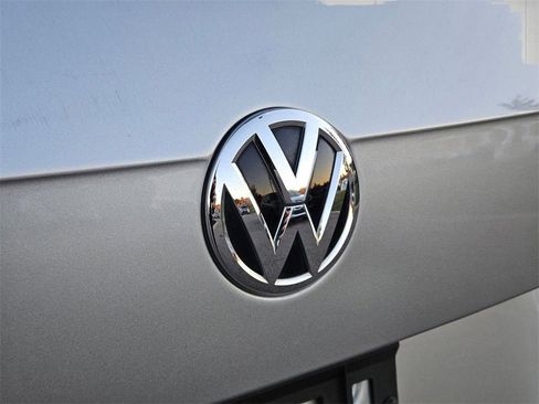 Used 2021 Volkswagen Tiguan S image 9