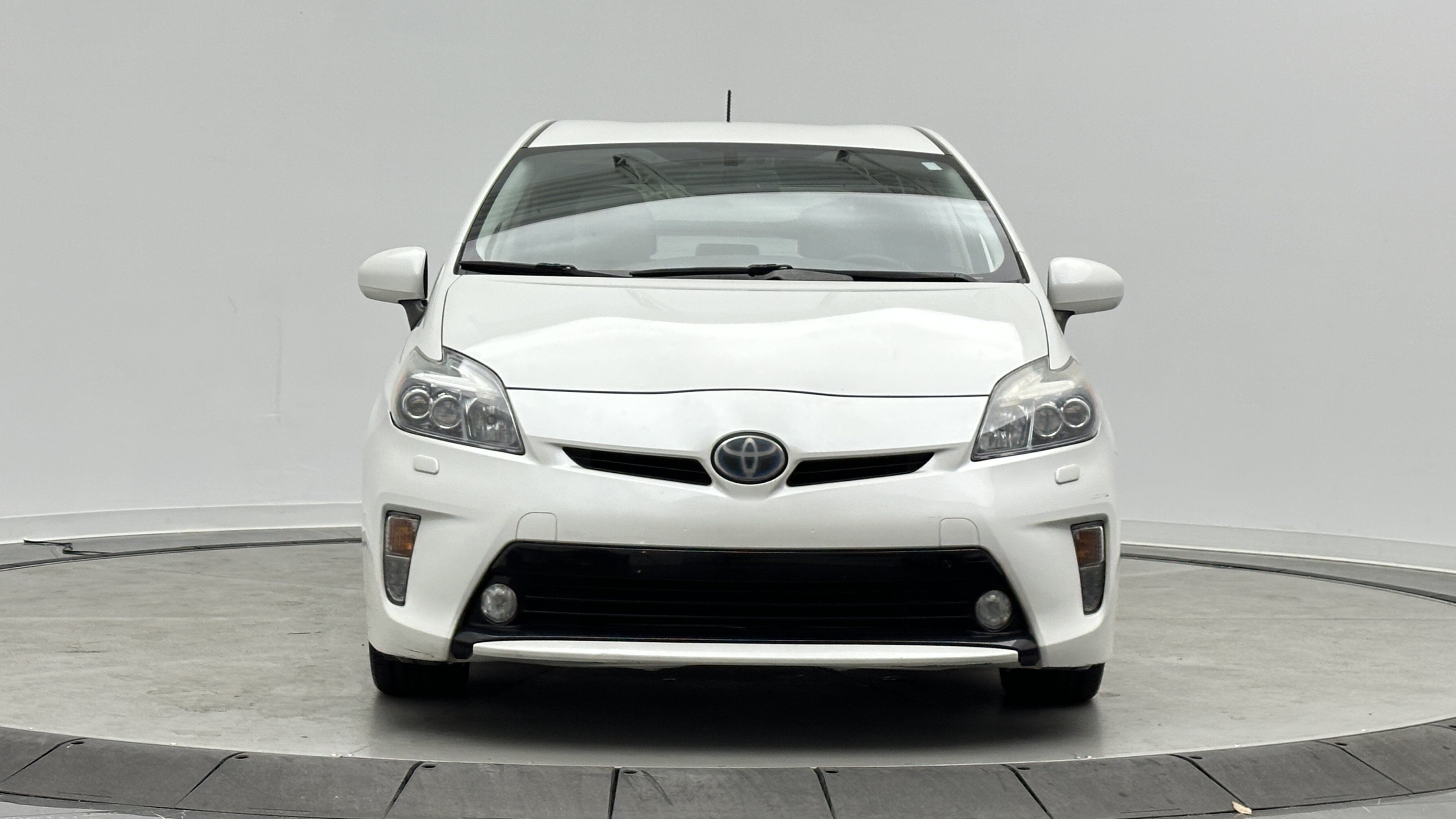Used 2015 Toyota Prius Five w/ Advanced Technology Package FWD image 2