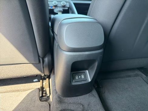 Certified 2025 Hyundai Elantra SE FWD image 25