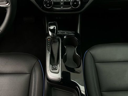 Used 2025 Buick Envista Sport Touring image 14