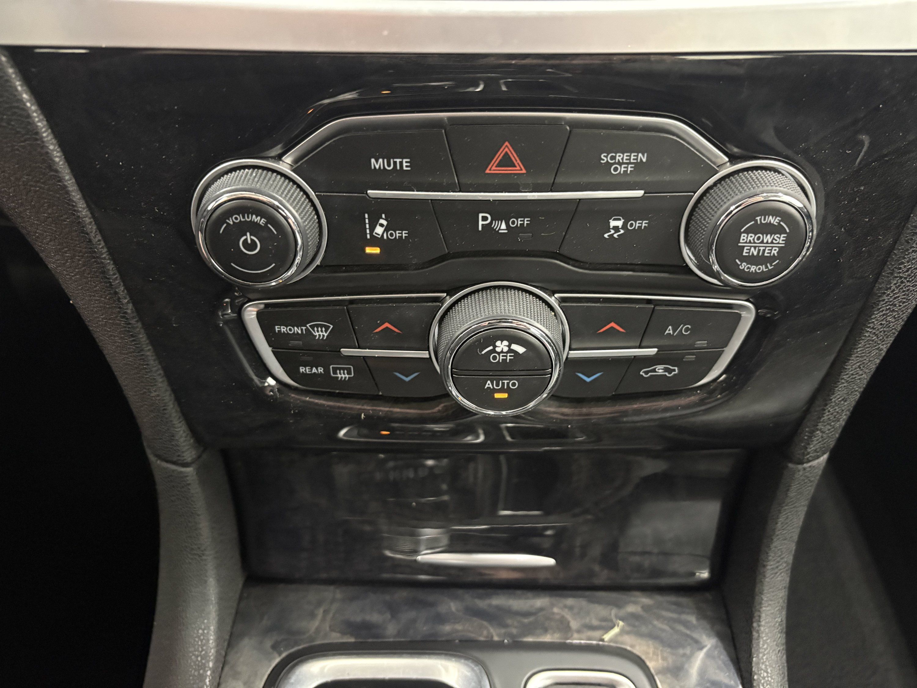 Used 2023 Chrysler 300 Touring L w/ Popular Equipment Group RWD image 18