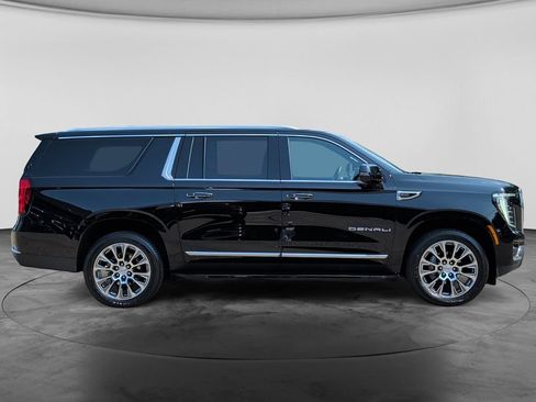 Used 2025 GMC Yukon XL Denali AWD/4WD image 8