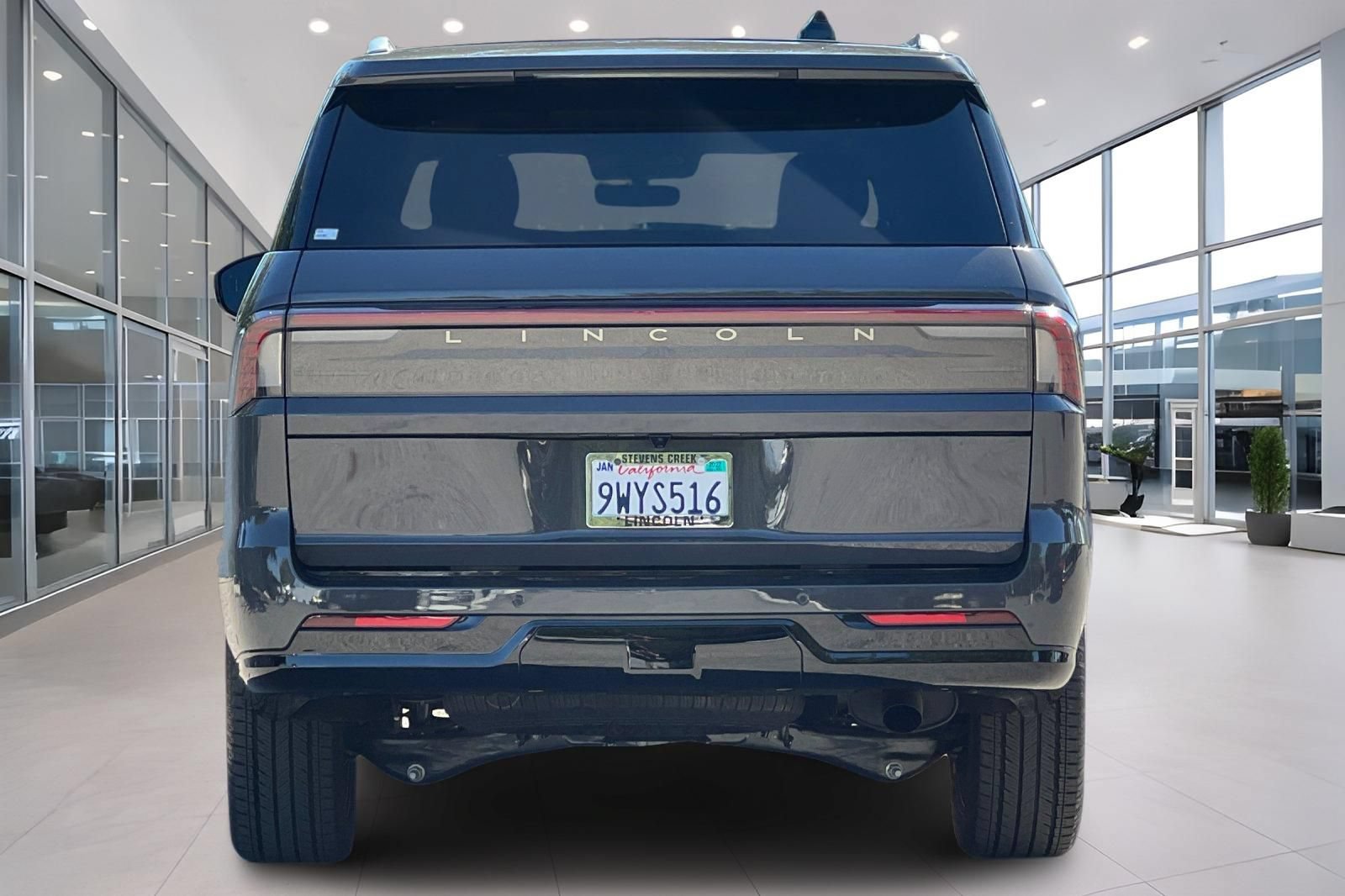 Used 2025 Lincoln Navigator Black Label AWD/4WD image 5
