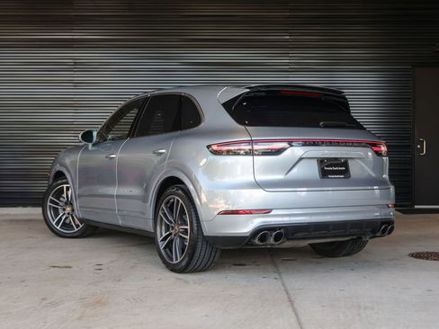 Certified 2022 Porsche Cayenne Turbo image 3