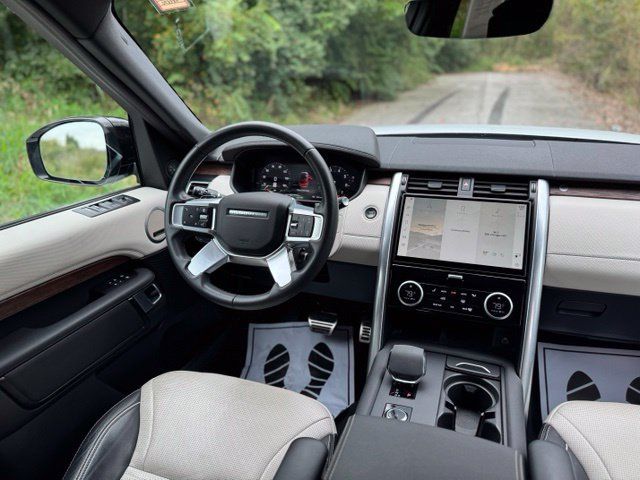 Used 2024 Land Rover Discovery Dynamic SE AWD/4WD image 28