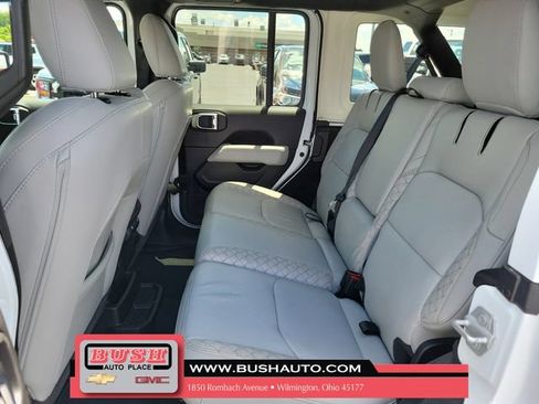 Used 2022 Jeep Wrangler Unlimited Sahara AWD/4WD image 12