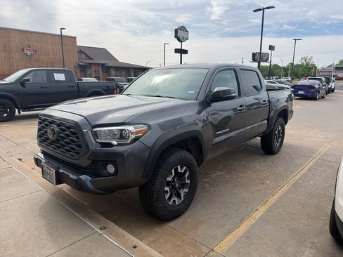 Used 2023 Toyota Tacoma TRD Off-Road w/ Technology Package AWD/4WD image 4