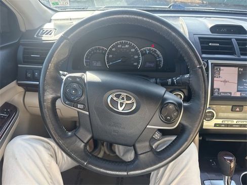 Used 2012 Toyota Camry image 14