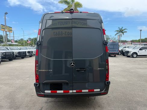 Used 2019 Mercedes-Benz Sprinter 170 image 4