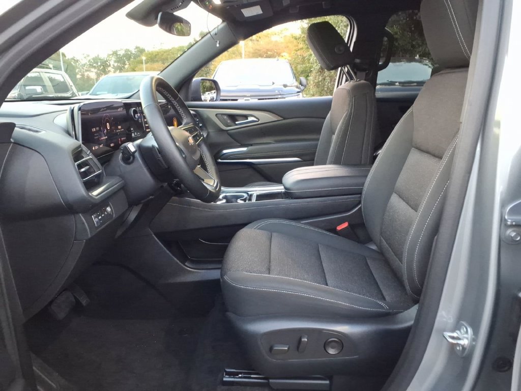 Used 2024 Chevrolet Traverse LT AWD/4WD image 9