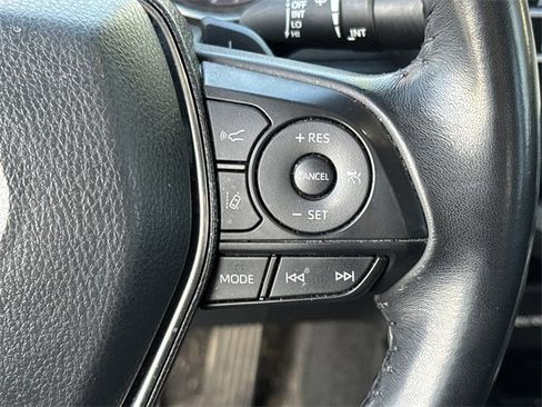 Used 2020 Toyota Camry SE w/ Sunroof Package image 25