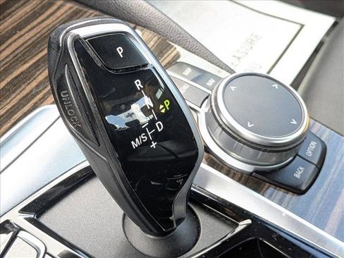 Used 2021 BMW 540i w/ Premium Package image 12