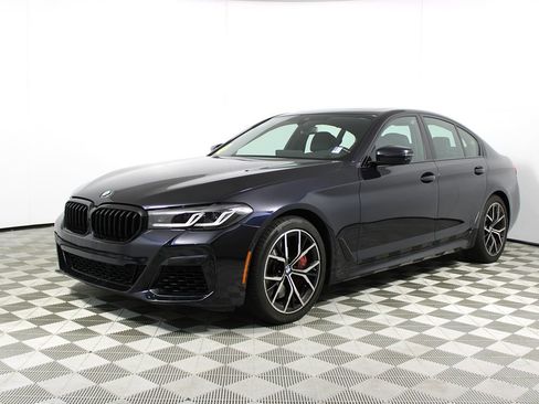 Used 2023 BMW 540i w/ Executive Package image 3