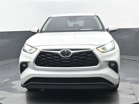Used 2022 Toyota Highlander LE image 22