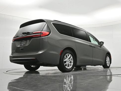 Used 2022 Chrysler Pacifica Touring-L FWD image 40