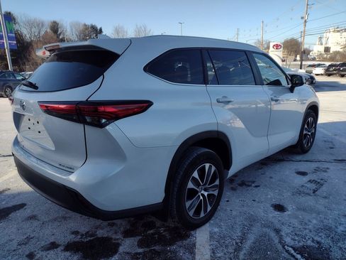 Used 2023 Toyota Highlander XLE image 7