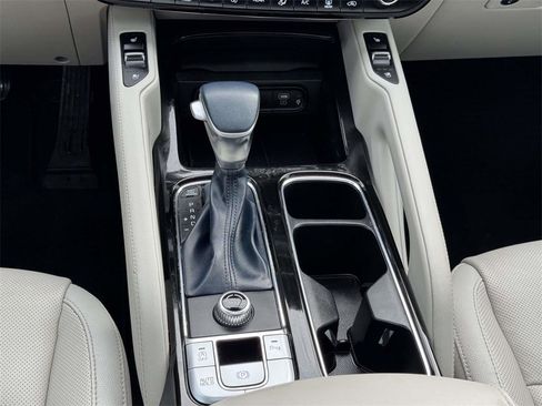 Used 2024 Kia Telluride EX w/ EX Captain's Chair Package image 8