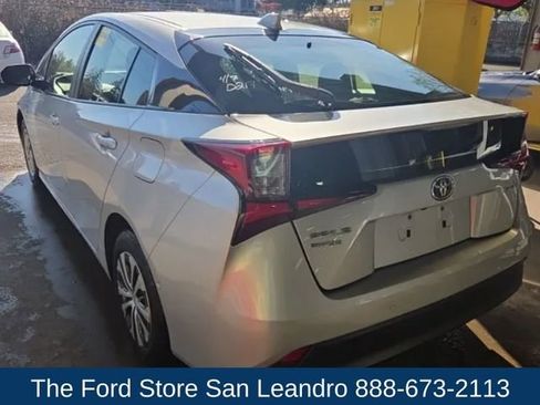 Used 2020 Toyota Prius LE image 3