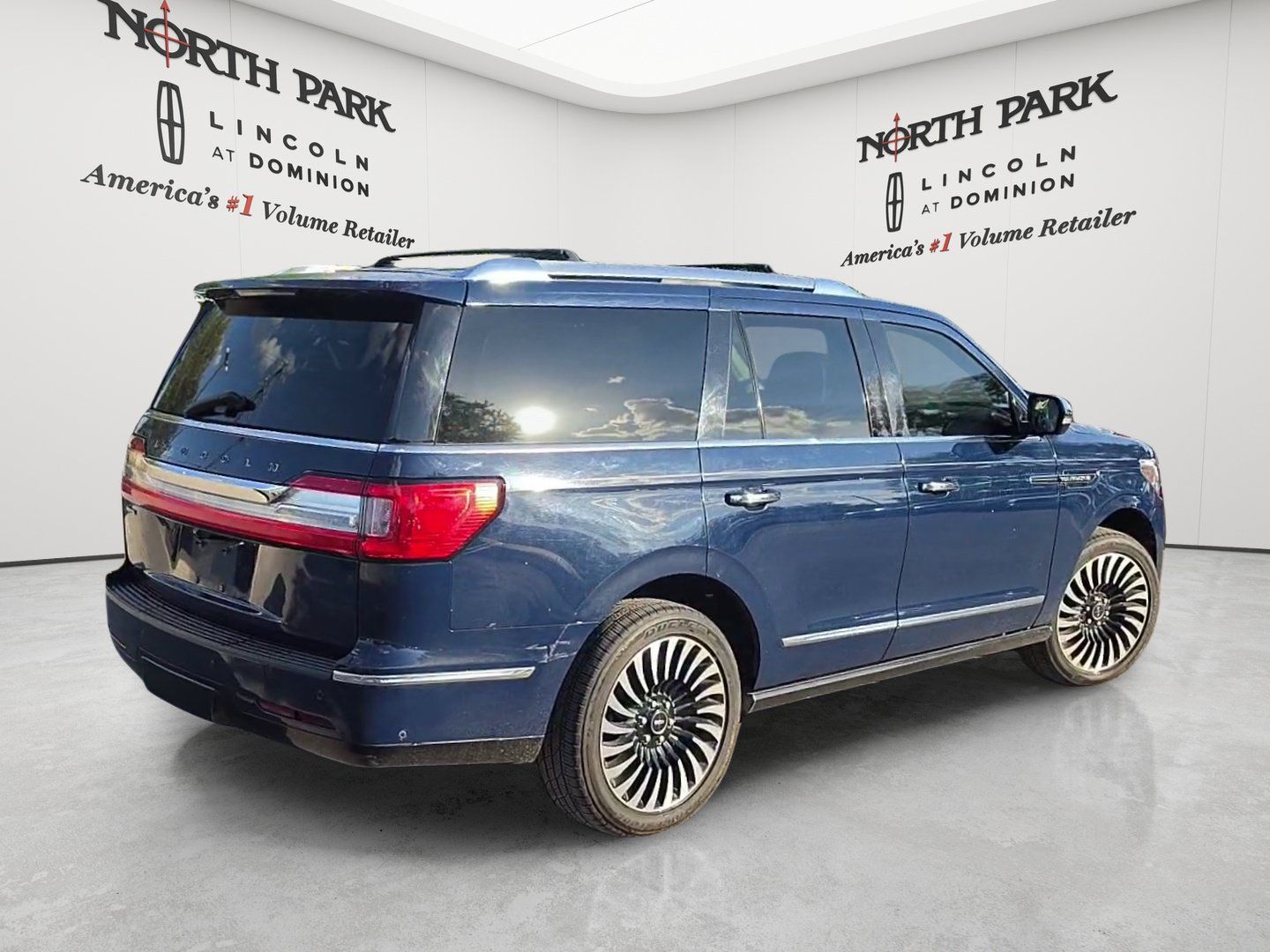 Used 2018 Lincoln Navigator Black Label w/ Cargo Package AWD/4WD image 5