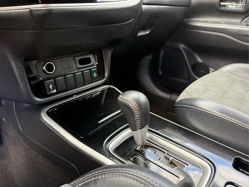 Used 2020 Mitsubishi Outlander SE AWD/4WD image 29