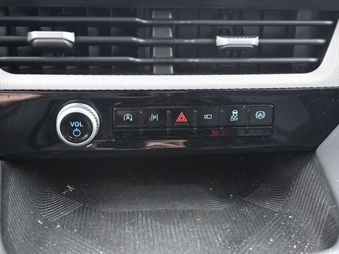 Used 2025 Ford Explorer Active w/ Active Comfort Package AWD/4WD image 23