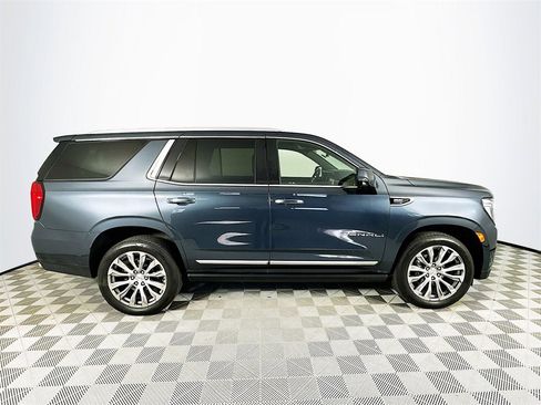 Used 2021 GMC Yukon Denali w/ Denali Premium Package image 8