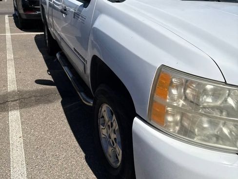 Used 2007 Chevrolet Silverado 1500 LT w/ 1LT Convenience Package AWD/4WD image 3