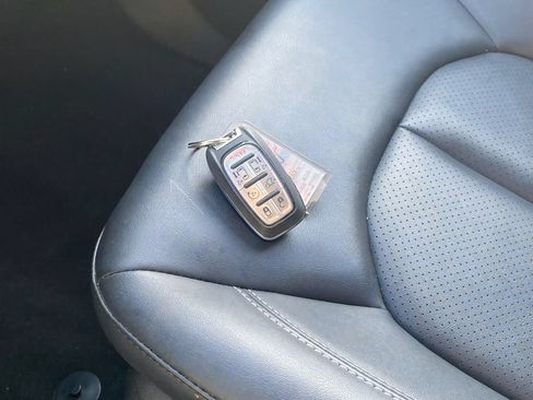 Used 2025 Chrysler Pacifica Select FWD image 28