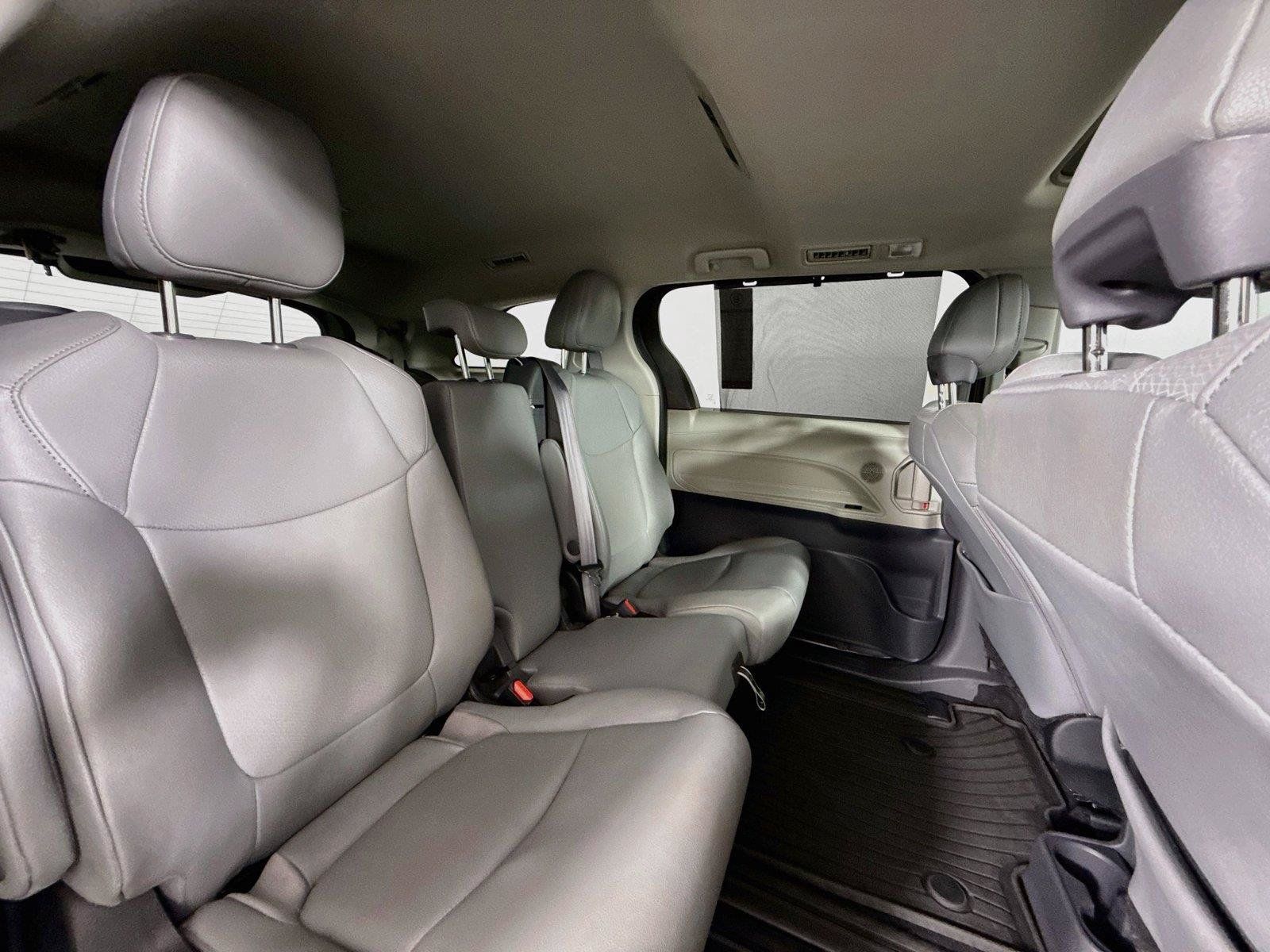 Certified 2024 Toyota Sienna XLE FWD image 40