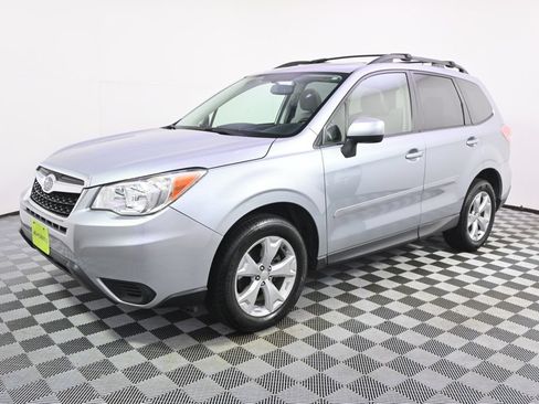 Used 2014 Subaru Forester 2.5i Premium AWD/4WD image 2