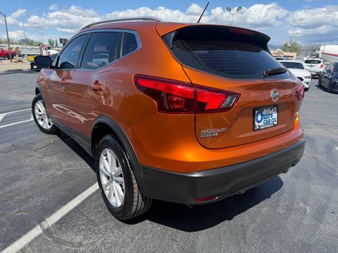 Used 2017 Nissan Rogue Sport SV w/ SV Premium Package AWD/4WD image 5