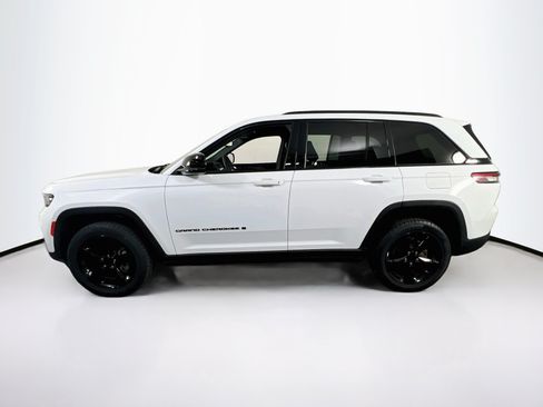 Used 2023 Jeep Grand Cherokee Altitude AWD/4WD image 8