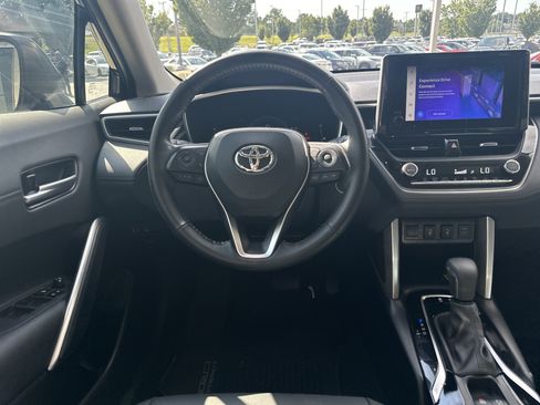 Used 2023 Toyota Corolla Cross XLE w/ Convenience Package AWD/4WD image 16
