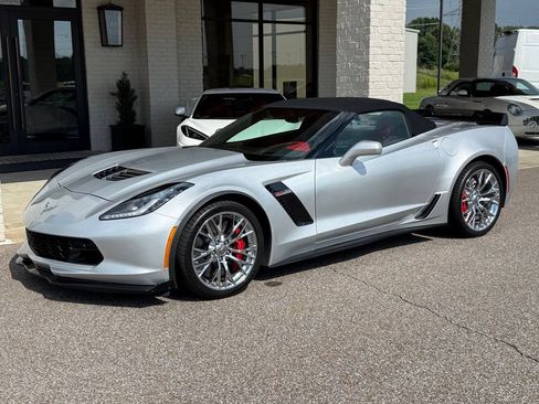 Used 2015 Chevrolet Corvette Z06 w/ 3LZ Preferred Equipment Group RWD image 13