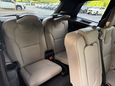 Used 2026 Volvo XC90 B6 Ultra w/ Lounge Package AWD/4WD image 33