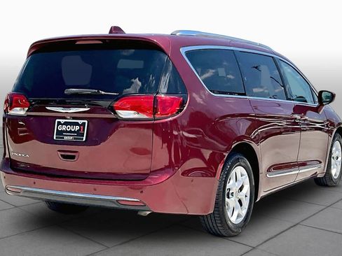 Used 2017 Chrysler Pacifica Touring-L Plus w/ Advanced Safetytec Group FWD image 12