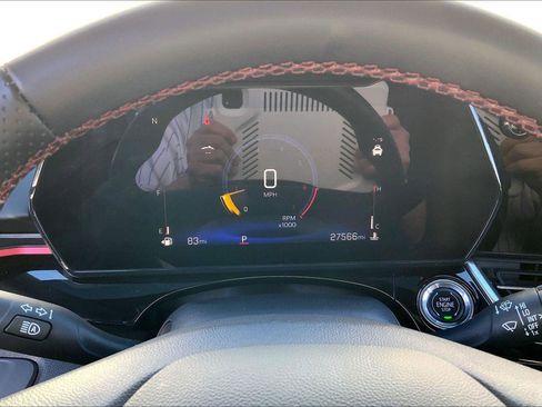 Used 2024 Chevrolet Trax RS w/ Sunroof Package image 18