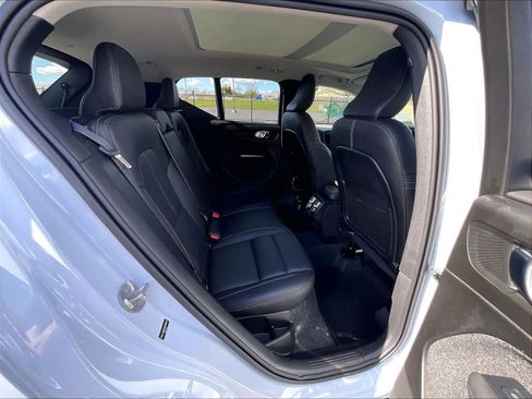 Used 2025 Volvo XC40 B5 Plus image 30