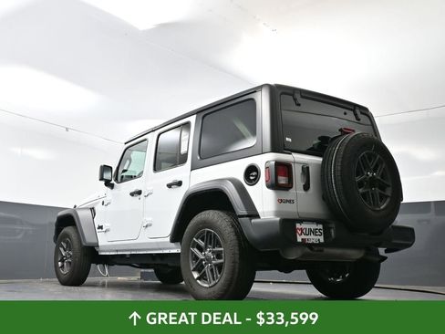 Used 2025 Jeep Wrangler Unlimited Sport AWD/4WD image 32