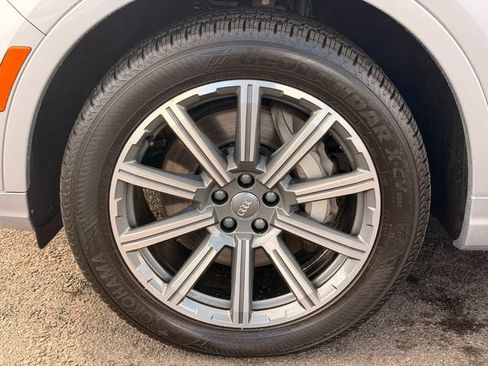 Used 2019 Audi Q7 3.0T Prestige w/ Prestige Package AWD/4WD image 12