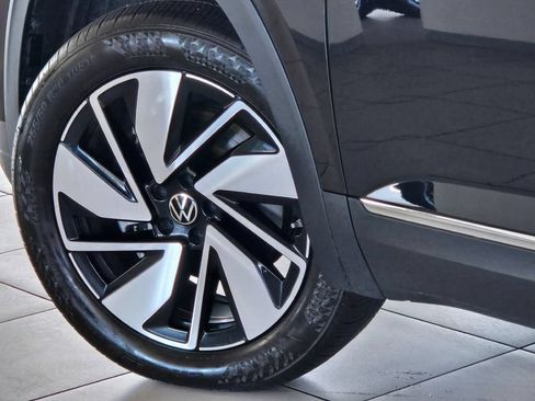 Used 2024 Volkswagen Atlas SEL AWD/4WD image 17