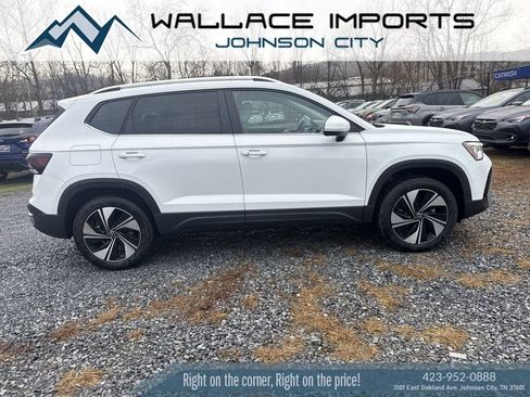 New 2026 Volkswagen Taos SE image 1