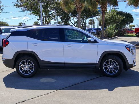 Used 2024 GMC Terrain SLT image 21