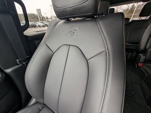 New 2026 Chrysler Pacifica Select w/ S Appearance Package image 13