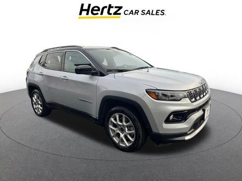 Used 2025 Jeep Compass Limited image 1