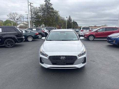 Used 2019 Hyundai Elantra GT FWD image 4
