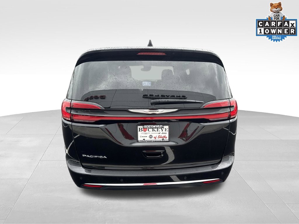 Used 2023 Chrysler Pacifica Touring-L FWD image 4