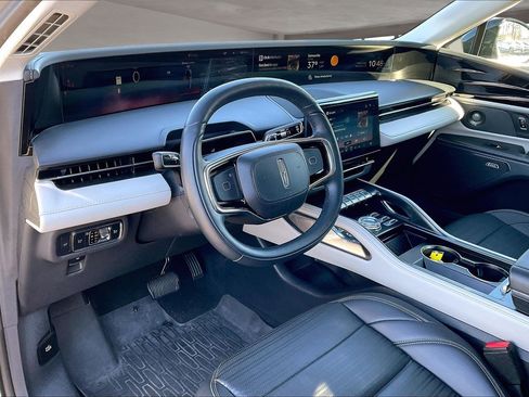 Used 2024 Lincoln Nautilus Reserve w/ Equipment Group 202A image 17