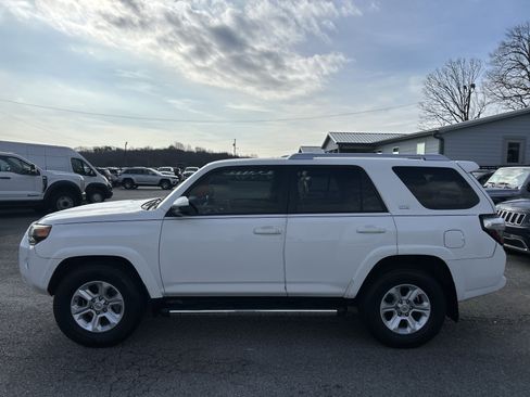 Used 2017 Toyota 4Runner SR5 image 3