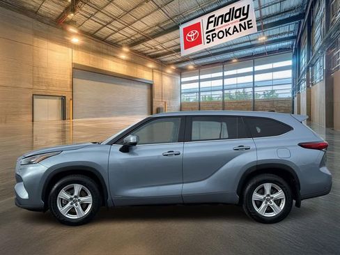 Certified 2022 Toyota Highlander LE image 3
